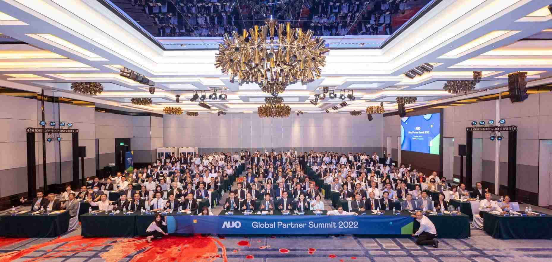 友達推動「安心、、、、創新、、、、用心、、、、同心、、盡心」五星職旅，，，為菲籍員工打造全方位照護，，，首度贏得「人權實踐與發展領袖獎」殊榮