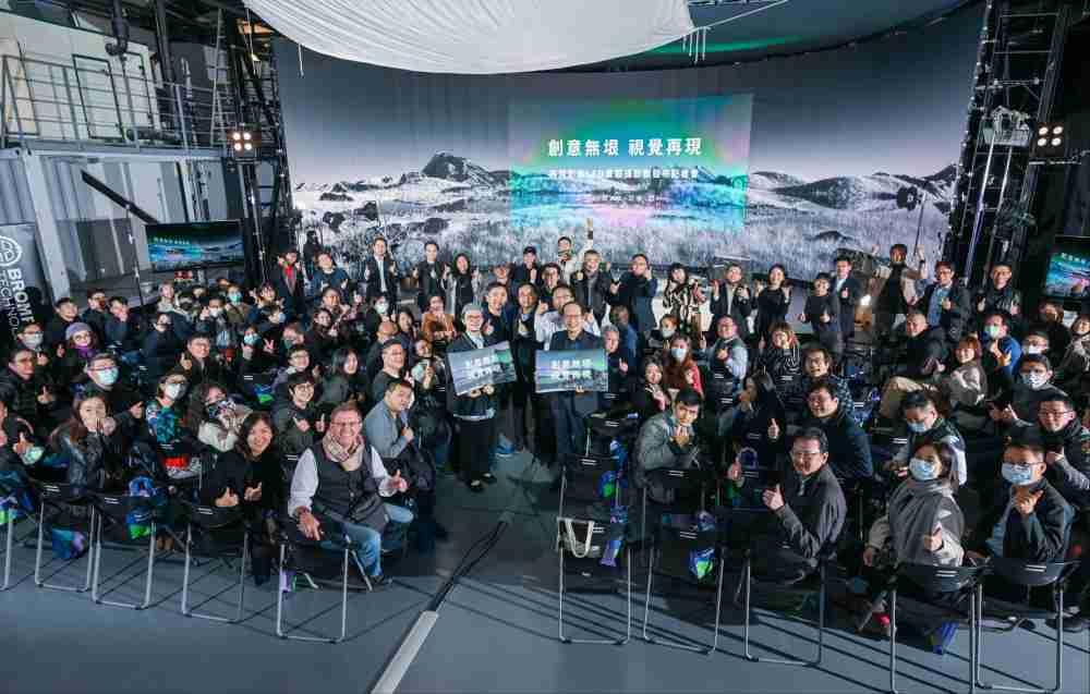 再现影像LED虚拟制作摄影棚整合拍摄场景、、、、内容制作、、、技术指导到设备租借一站式服务，，，可望提升LED虚拟制作的影视效能，，，进而产出更多高质量细致作品